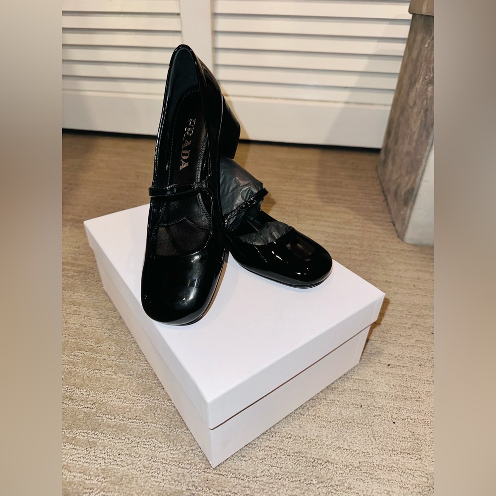 🆕Authentic from Italy PRADA patent black leather pumps - Picture 7 of 16